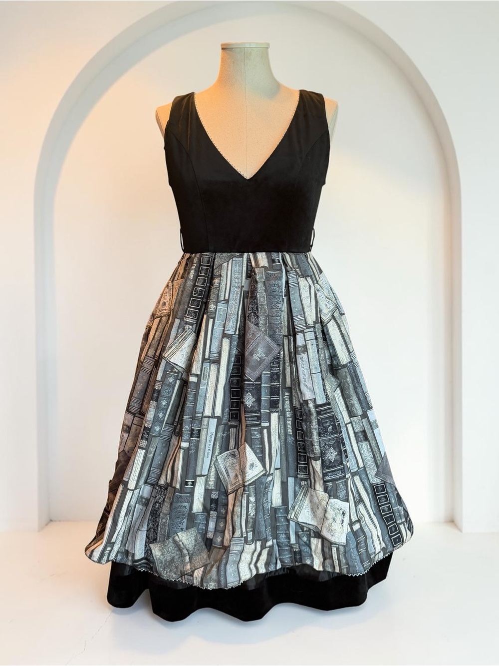 RARE The Snow Field Library Book Print Lolita JSK Dress M • LIKE NEW